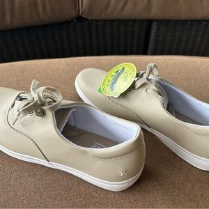 Grasshopper Janey. NWT size 9.5. $22.00